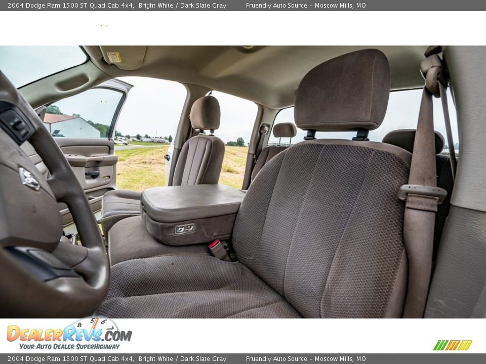 2004 Dodge Ram 1500 ST Quad Cab 4x4 Bright White / Dark Slate Gray Photo #17