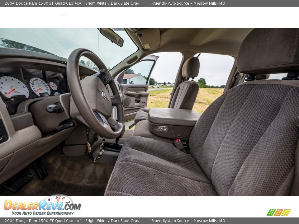 2004 Dodge Ram 1500 ST Quad Cab 4x4 Bright White / Dark Slate Gray Photo #18