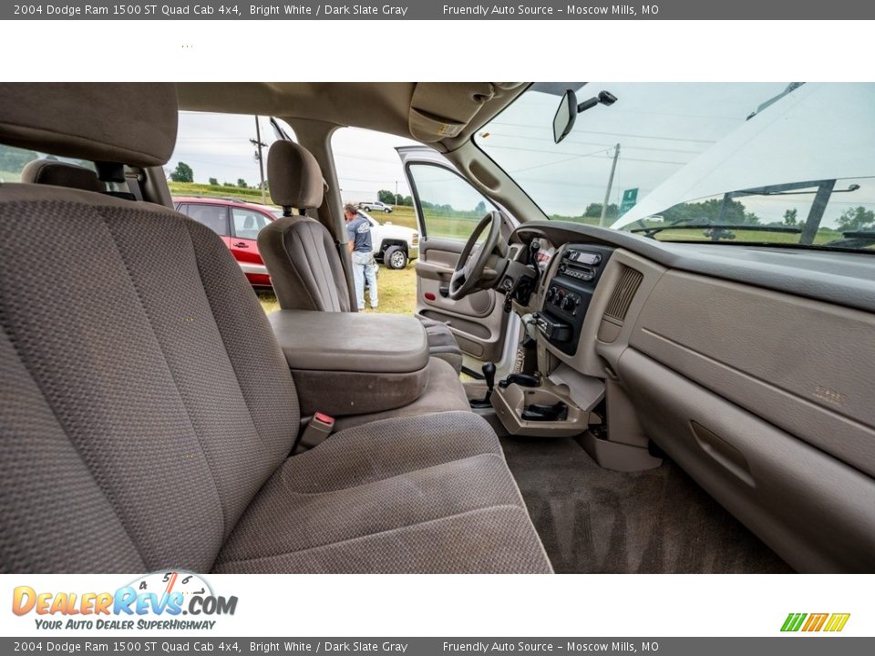 2004 Dodge Ram 1500 ST Quad Cab 4x4 Bright White / Dark Slate Gray Photo #24