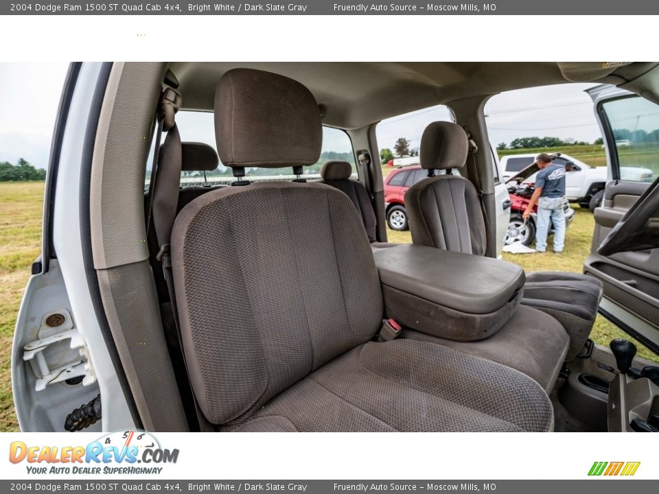 2004 Dodge Ram 1500 ST Quad Cab 4x4 Bright White / Dark Slate Gray Photo #25