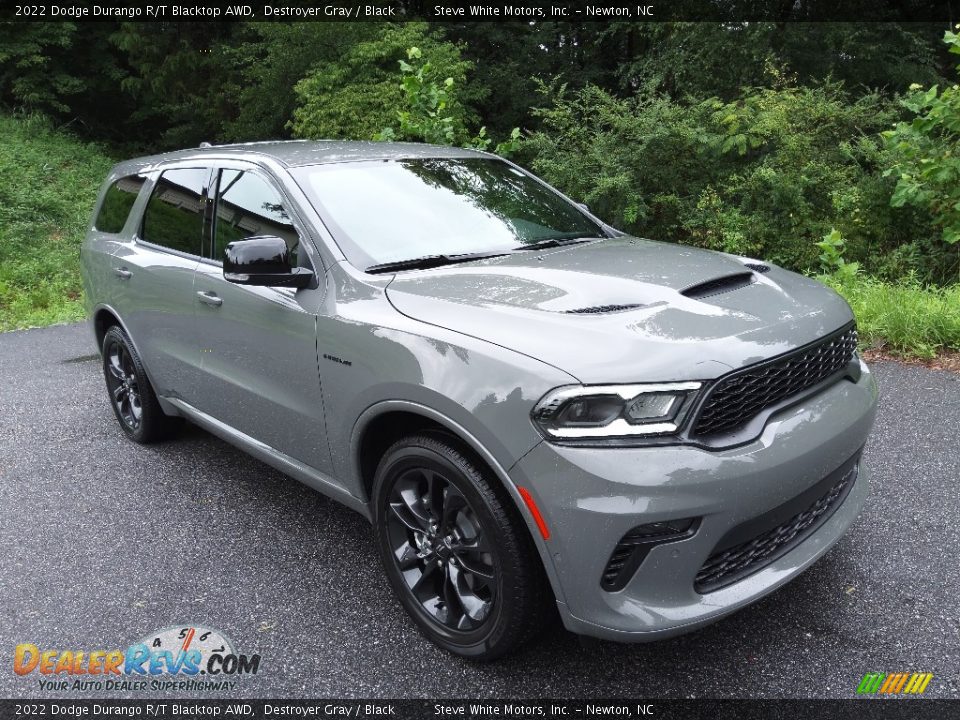 Front 3/4 View of 2022 Dodge Durango R/T Blacktop AWD Photo #4