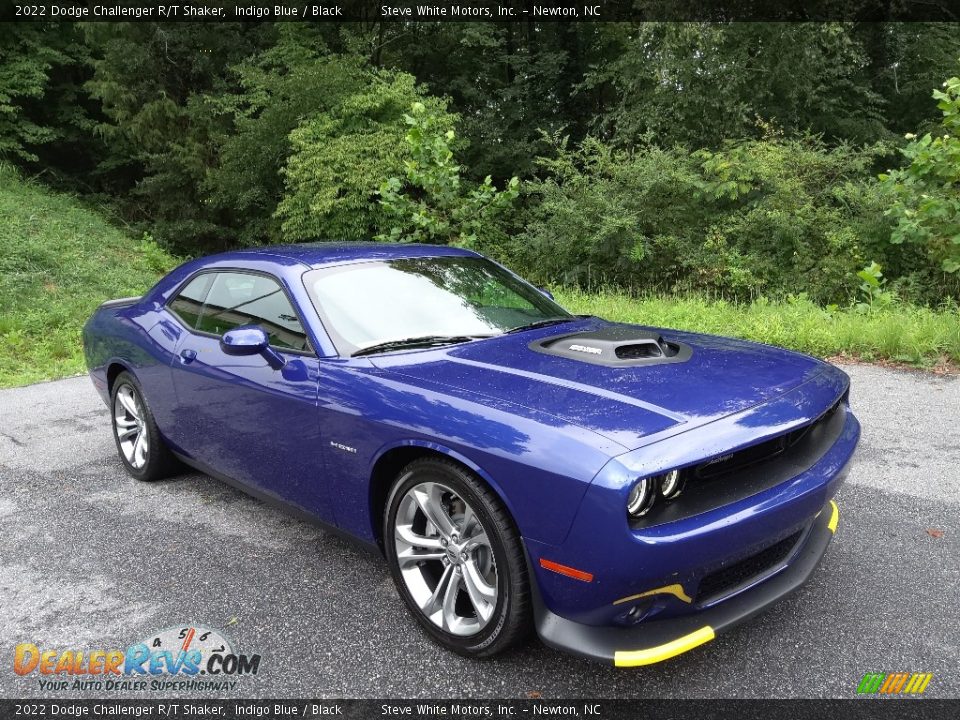 Front 3/4 View of 2022 Dodge Challenger R/T Shaker Photo #4