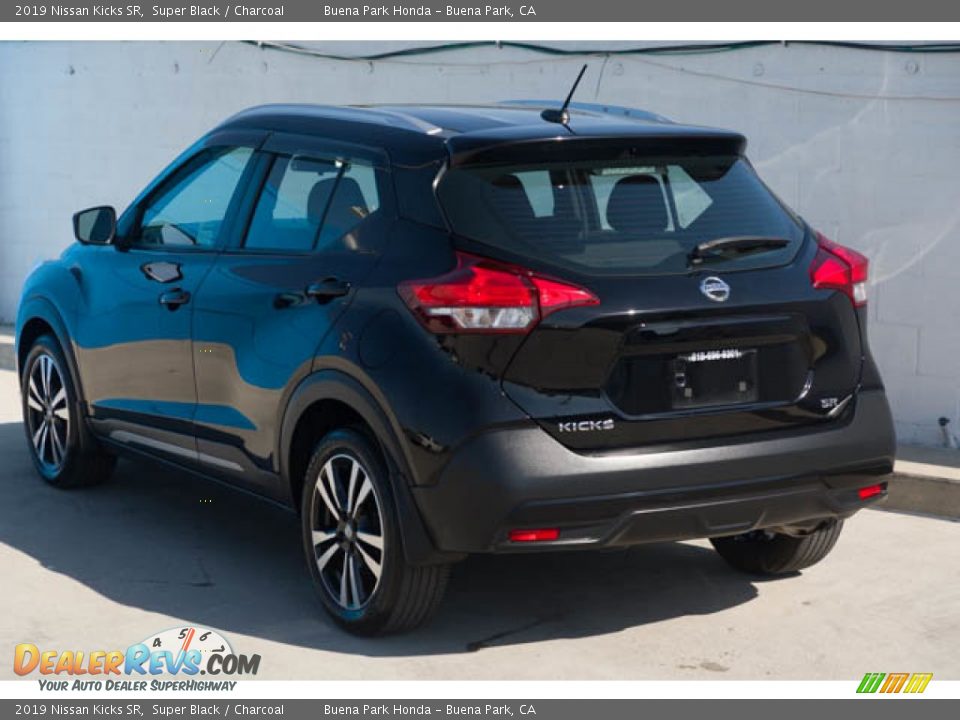 2019 Nissan Kicks SR Super Black / Charcoal Photo #2