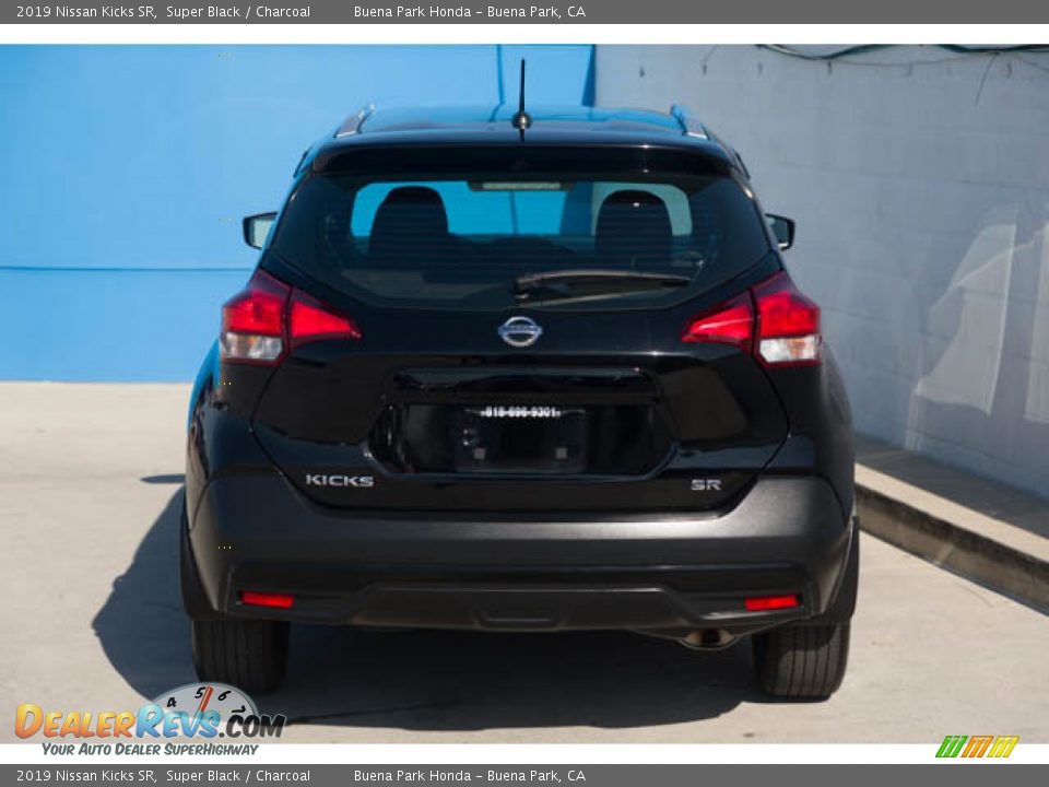 2019 Nissan Kicks SR Super Black / Charcoal Photo #9