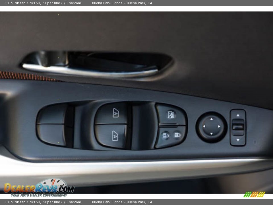 2019 Nissan Kicks SR Super Black / Charcoal Photo #26