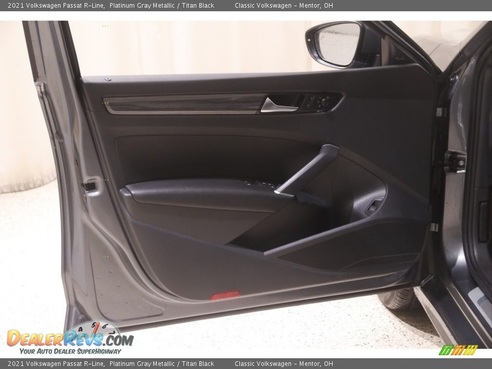 Door Panel of 2021 Volkswagen Passat R-Line Photo #4