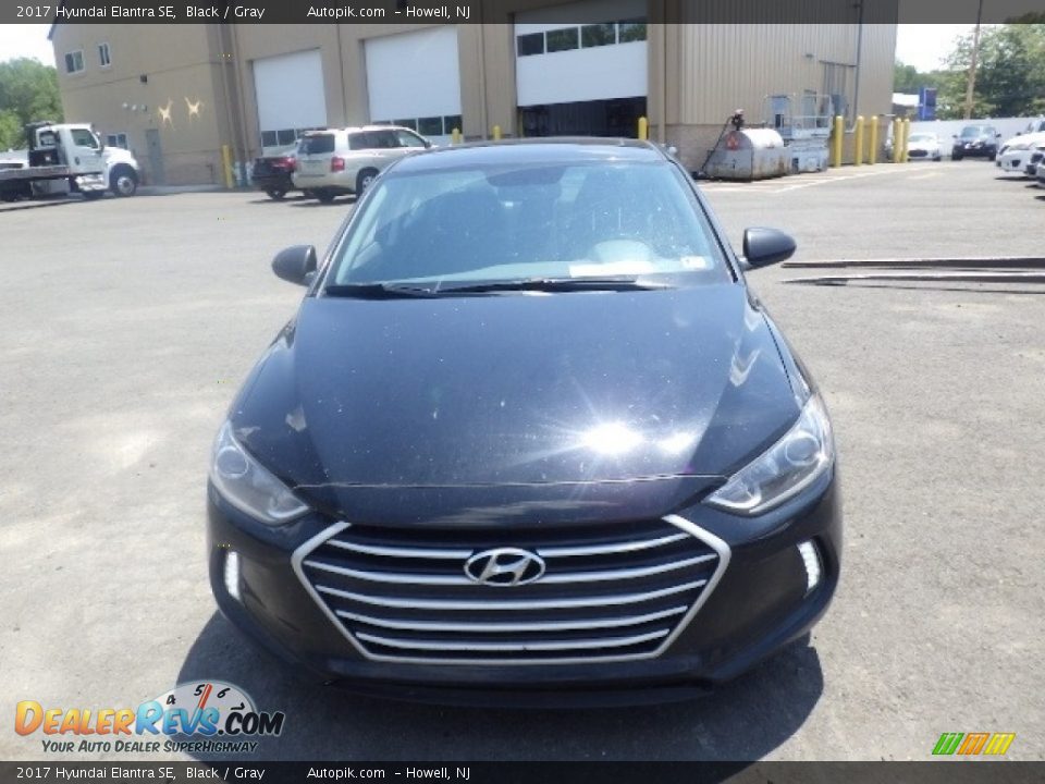 2017 Hyundai Elantra SE Black / Gray Photo #2