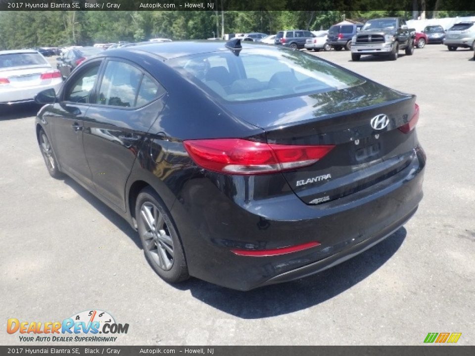 2017 Hyundai Elantra SE Black / Gray Photo #4