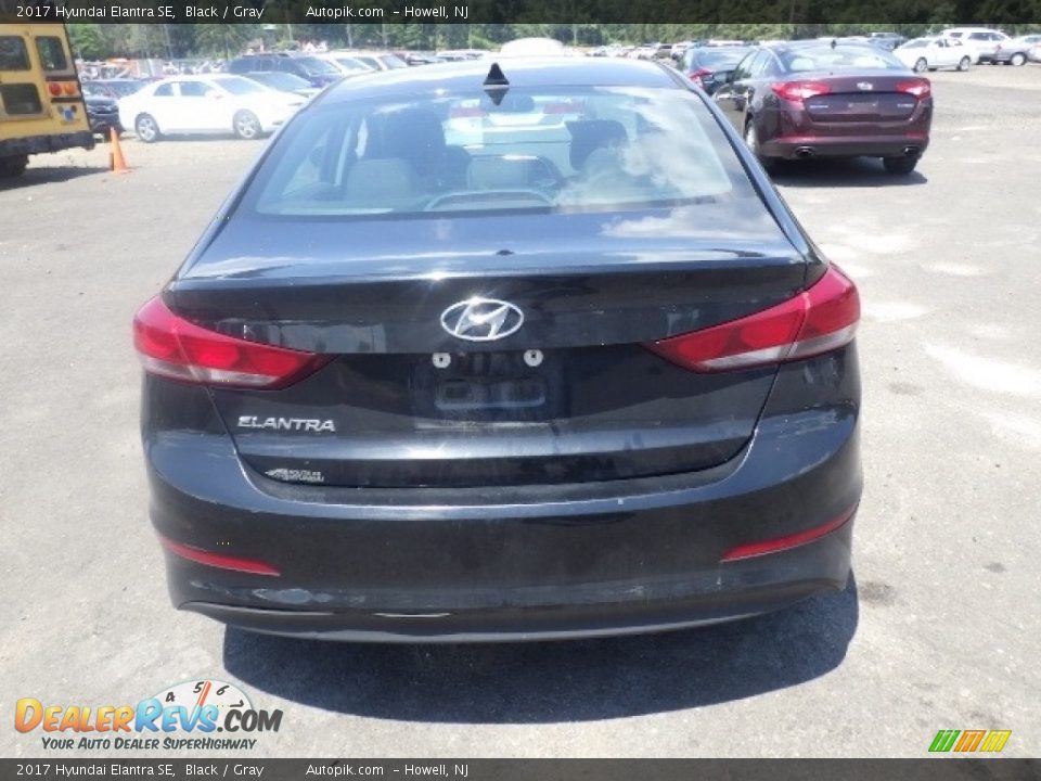 2017 Hyundai Elantra SE Black / Gray Photo #5