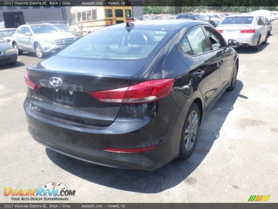 2017 Hyundai Elantra SE Black / Gray Photo #6