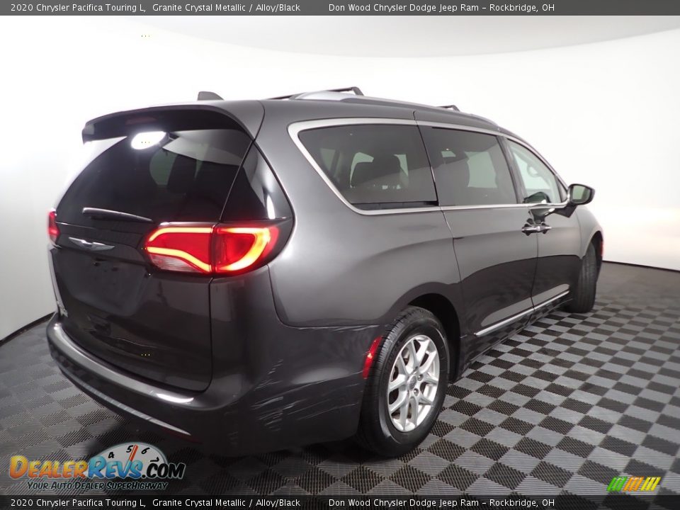 2020 Chrysler Pacifica Touring L Granite Crystal Metallic / Alloy/Black Photo #11