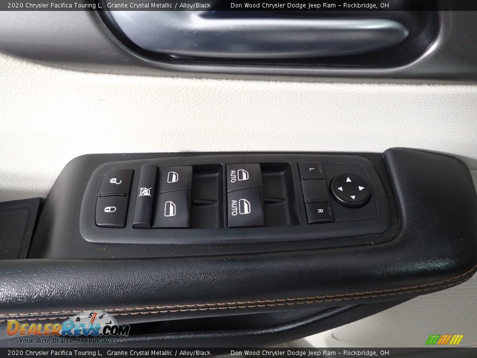 2020 Chrysler Pacifica Touring L Granite Crystal Metallic / Alloy/Black Photo #13