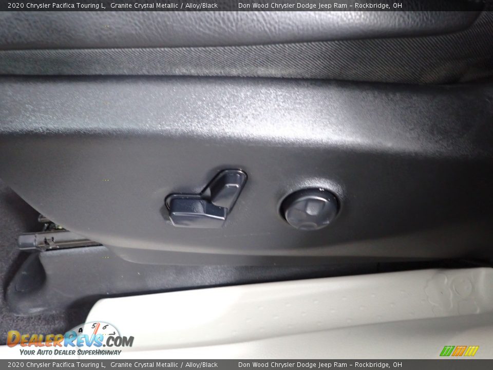 2020 Chrysler Pacifica Touring L Granite Crystal Metallic / Alloy/Black Photo #14