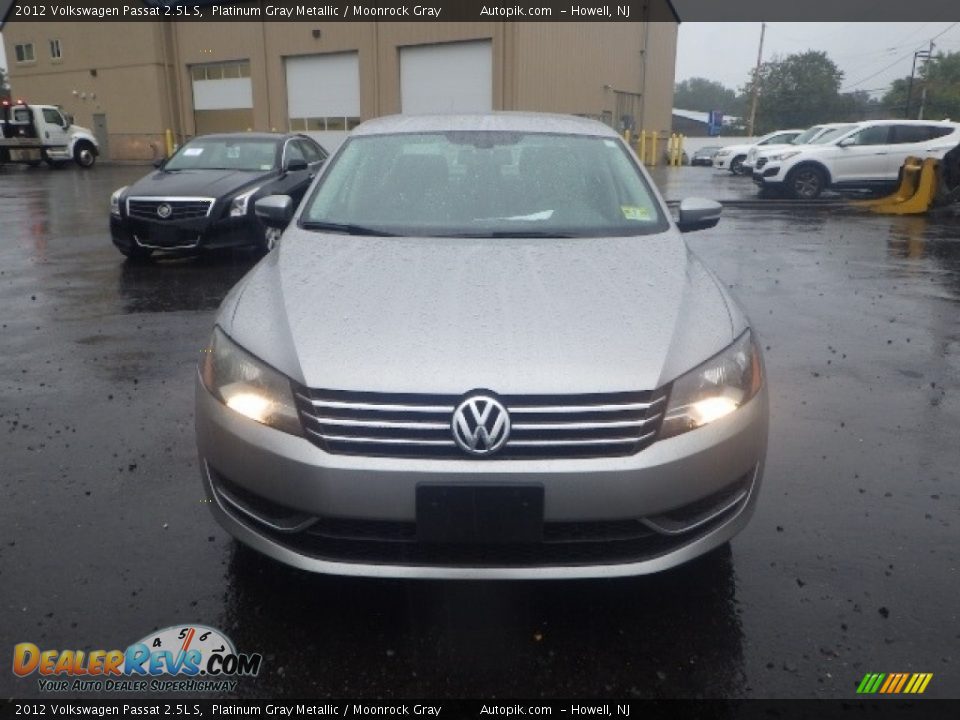 2012 Volkswagen Passat 2.5L S Platinum Gray Metallic / Moonrock Gray Photo #2