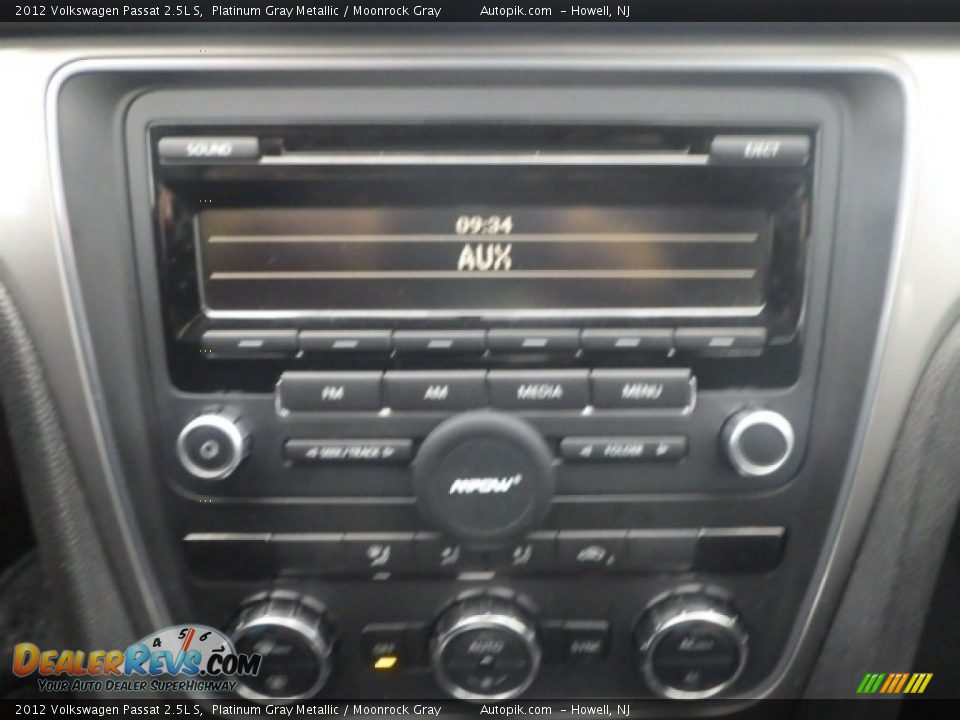 2012 Volkswagen Passat 2.5L S Platinum Gray Metallic / Moonrock Gray Photo #12