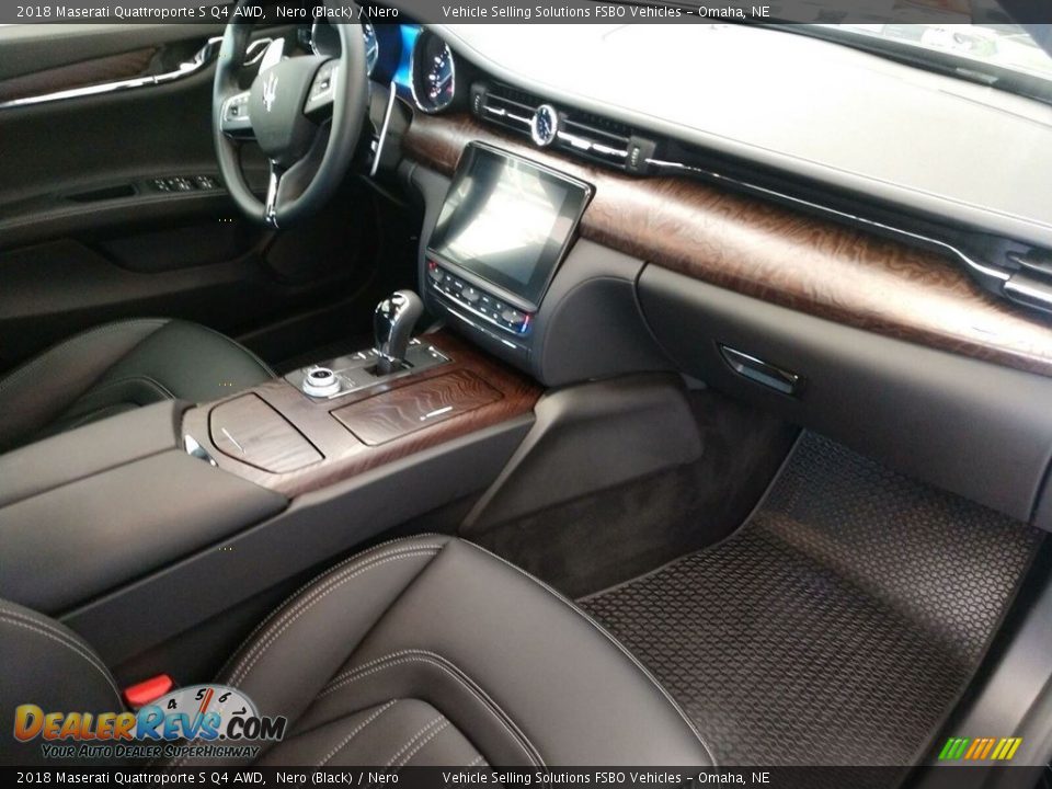 Front Seat of 2018 Maserati Quattroporte S Q4 AWD Photo #8