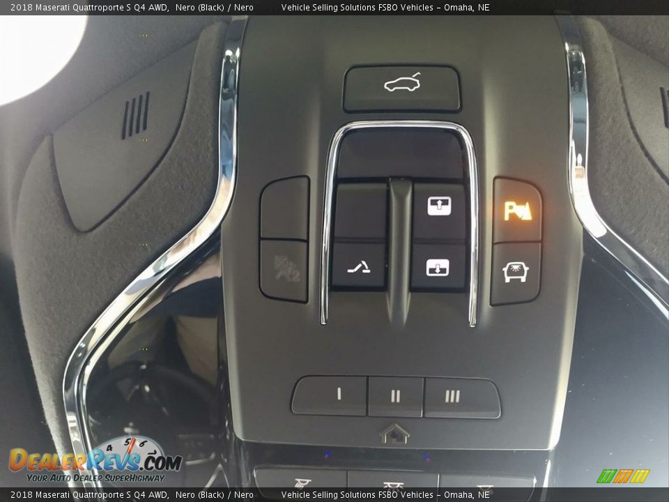 Controls of 2018 Maserati Quattroporte S Q4 AWD Photo #14