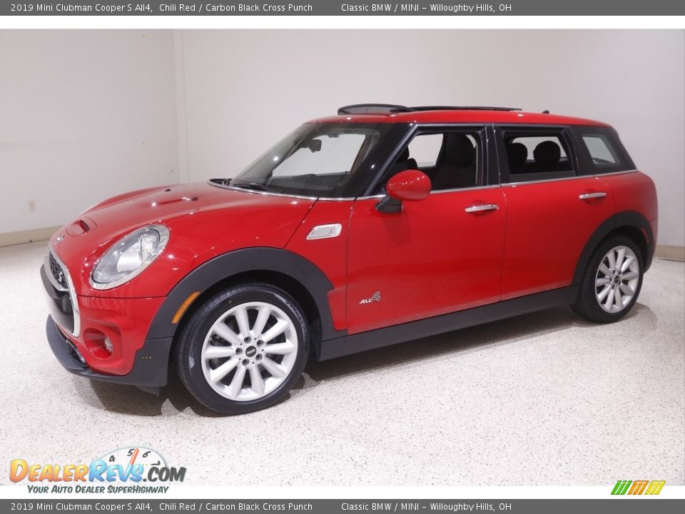 Front 3/4 View of 2019 Mini Clubman Cooper S All4 Photo #3