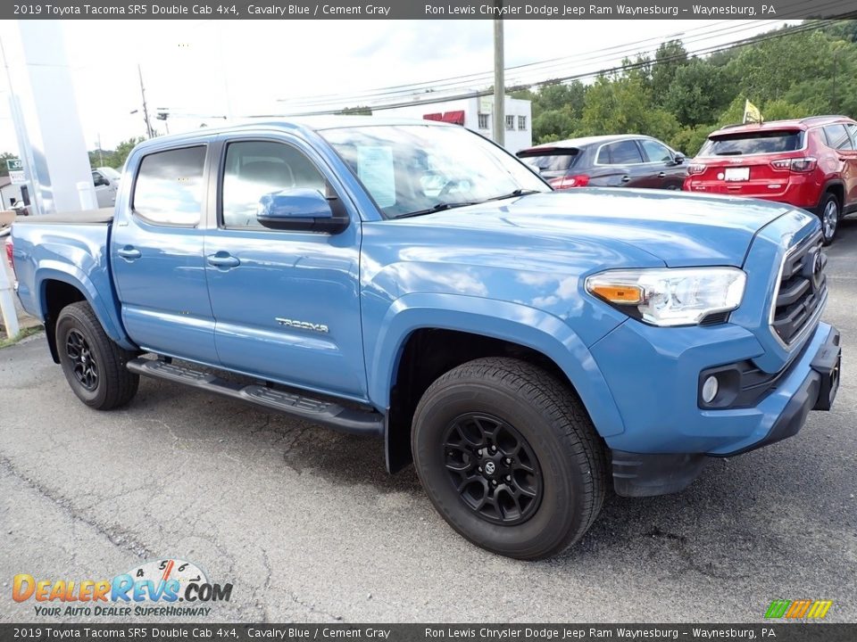 Front 3/4 View of 2019 Toyota Tacoma SR5 Double Cab 4x4 Photo #8