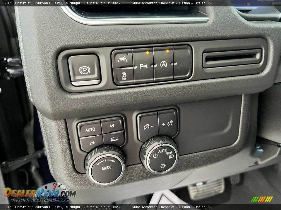 Controls of 2023 Chevrolet Suburban LT 4WD Photo #28