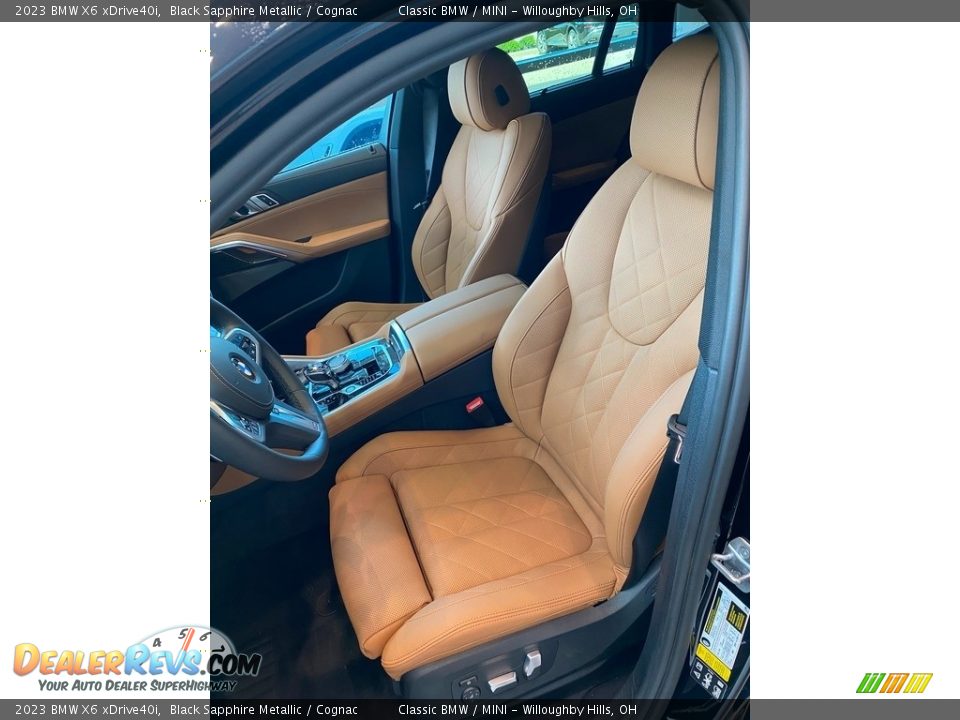 Front Seat of 2023 BMW X6 xDrive40i Photo #4