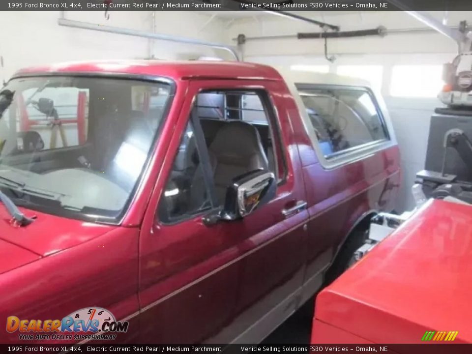 1995 Ford Bronco XL 4x4 Electric Current Red Pearl / Medium Parchment Photo #19