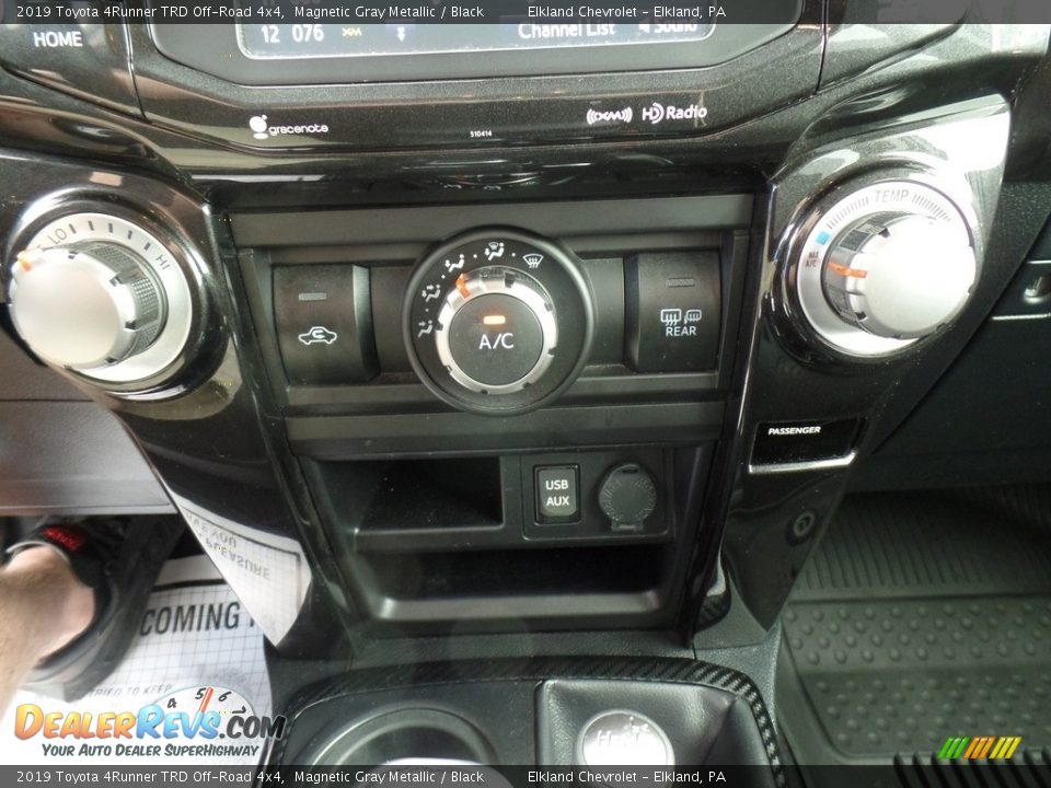 Controls of 2019 Toyota 4Runner TRD Off-Road 4x4 Photo #28