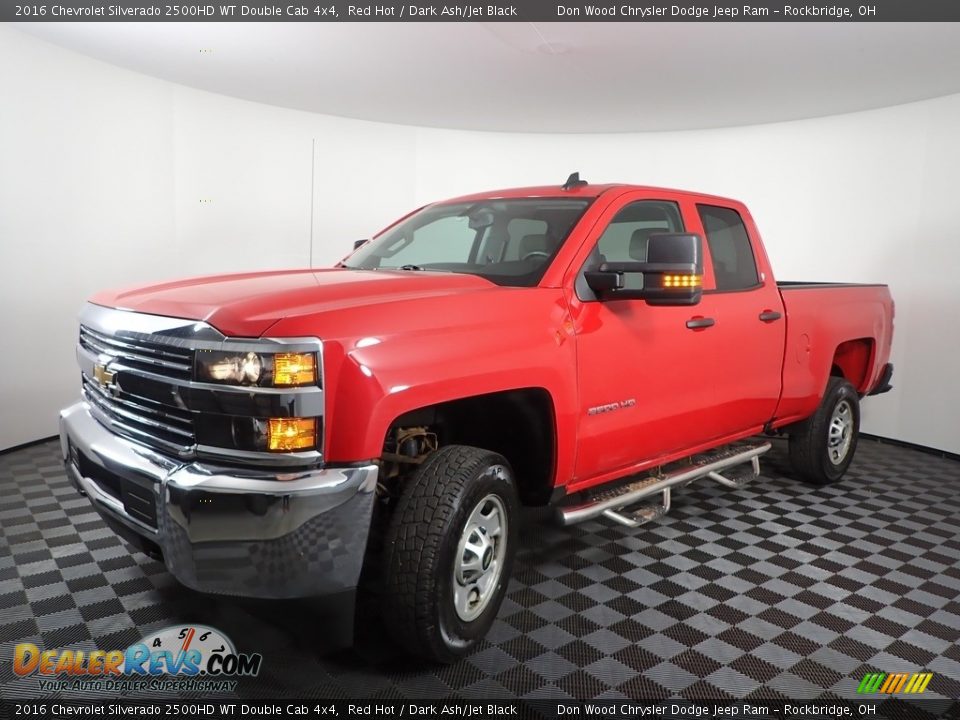 Front 3/4 View of 2016 Chevrolet Silverado 2500HD WT Double Cab 4x4 Photo #5