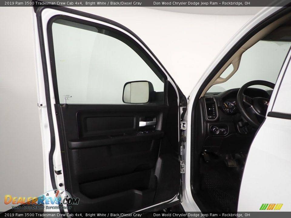 2019 Ram 3500 Tradesman Crew Cab 4x4 Bright White / Black/Diesel Gray Photo #10
