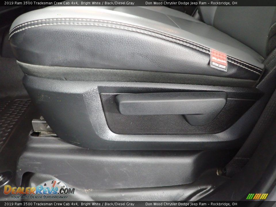 2019 Ram 3500 Tradesman Crew Cab 4x4 Bright White / Black/Diesel Gray Photo #12
