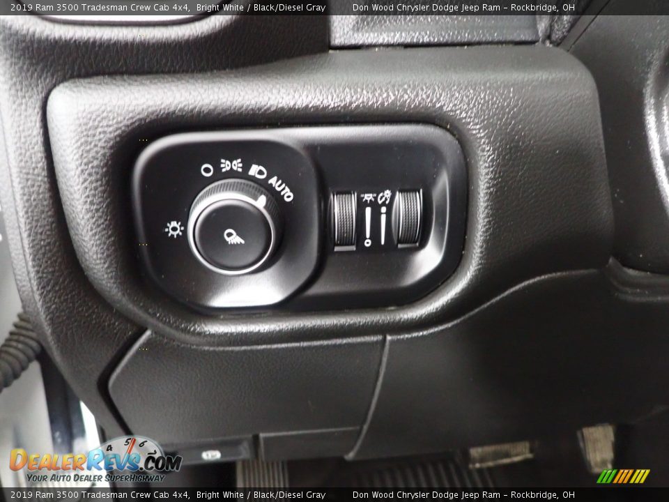 Controls of 2019 Ram 3500 Tradesman Crew Cab 4x4 Photo #14