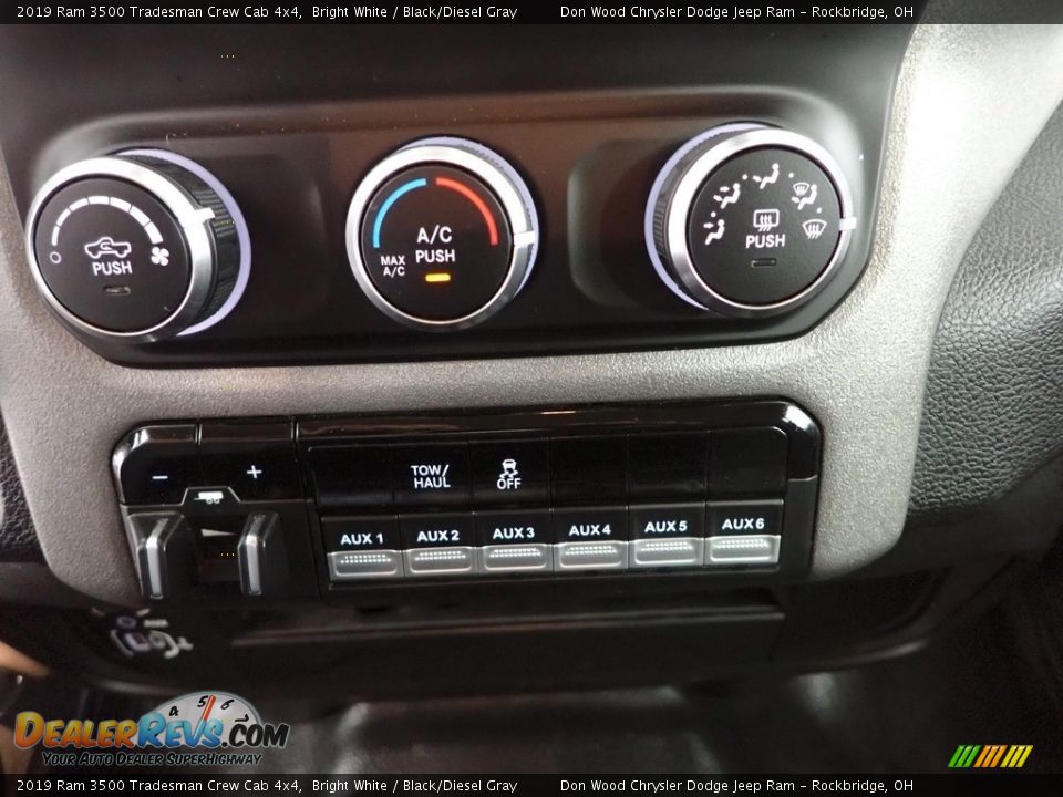 Controls of 2019 Ram 3500 Tradesman Crew Cab 4x4 Photo #18