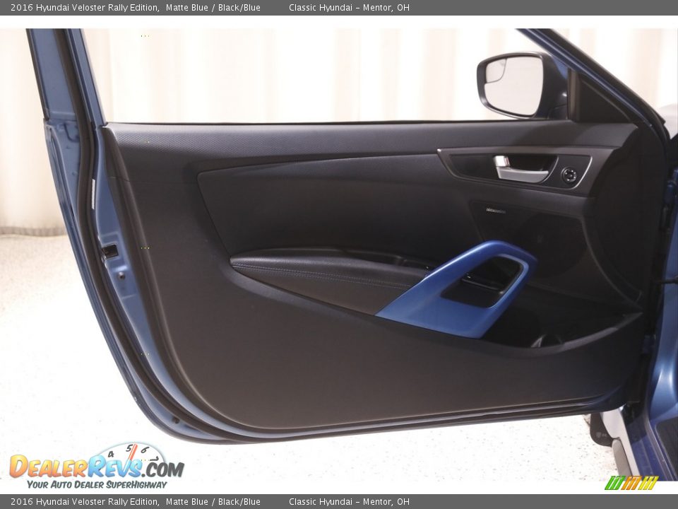 Door Panel of 2016 Hyundai Veloster Rally Edition Photo #4