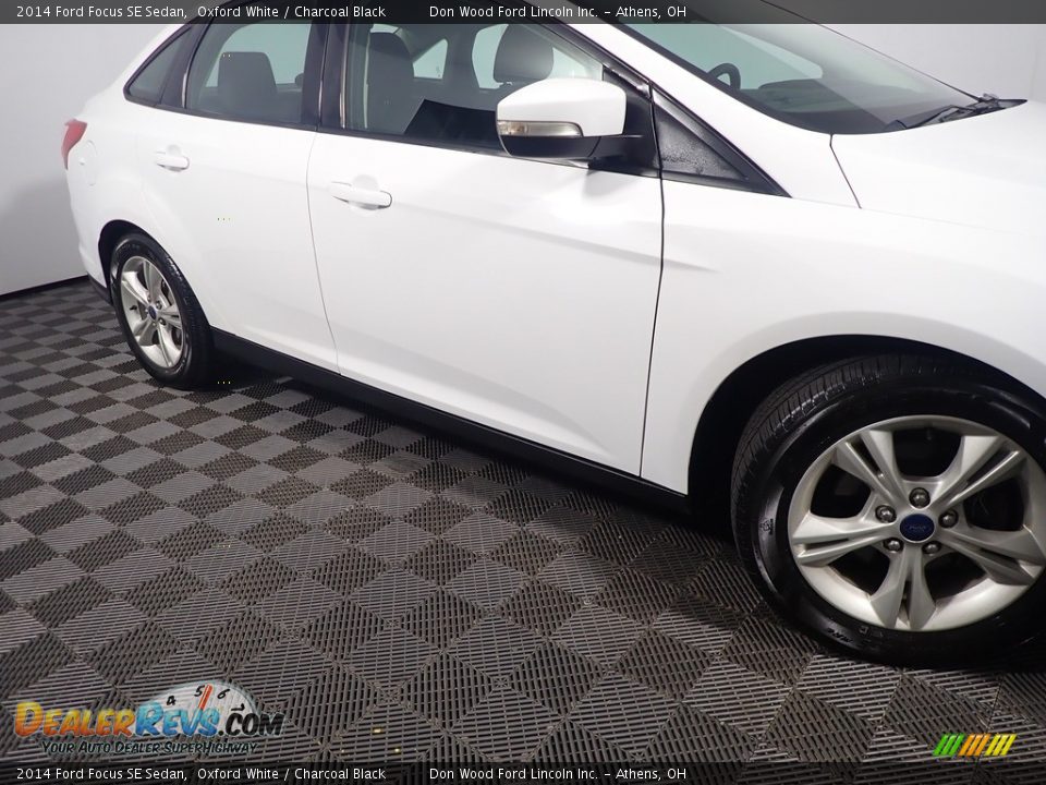 2014 Ford Focus SE Sedan Oxford White / Charcoal Black Photo #4