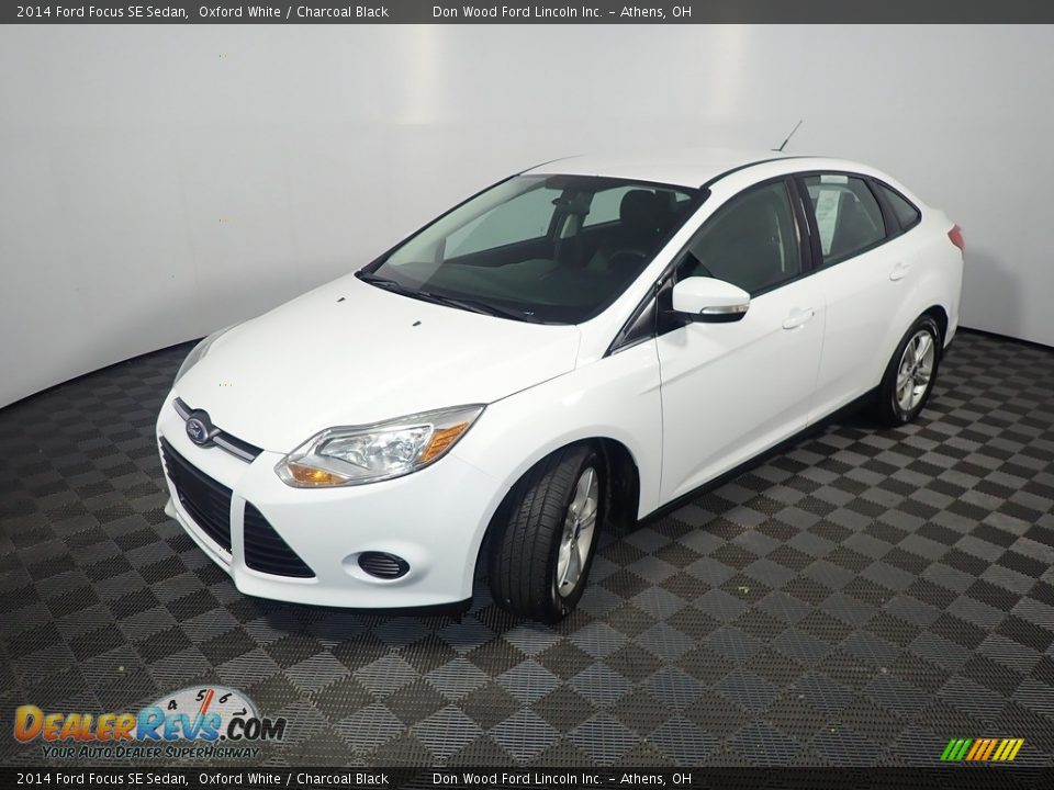 2014 Ford Focus SE Sedan Oxford White / Charcoal Black Photo #9