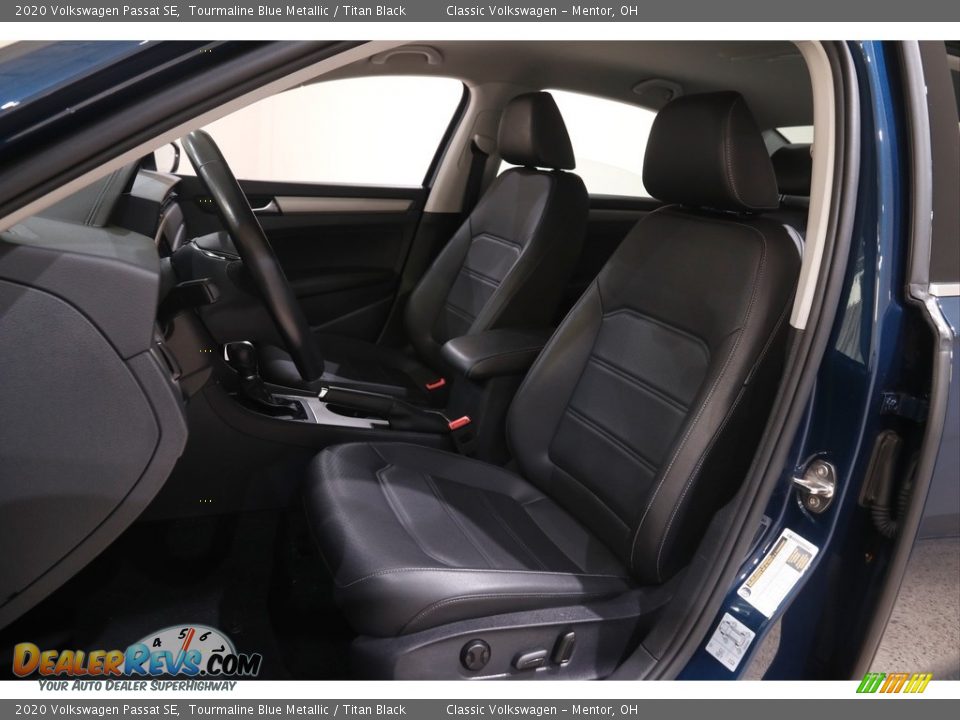 Front Seat of 2020 Volkswagen Passat SE Photo #5