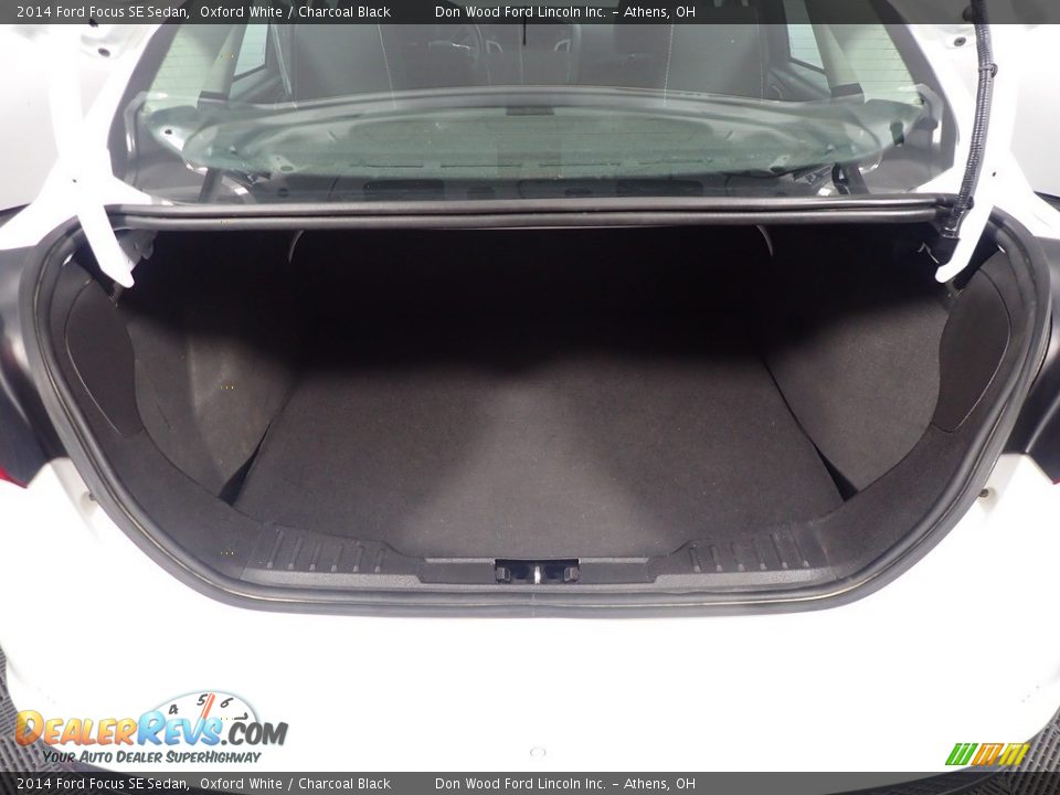 2014 Ford Focus SE Sedan Oxford White / Charcoal Black Photo #15