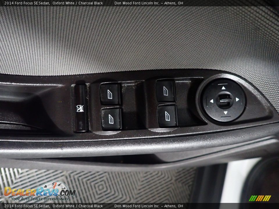 2014 Ford Focus SE Sedan Oxford White / Charcoal Black Photo #19