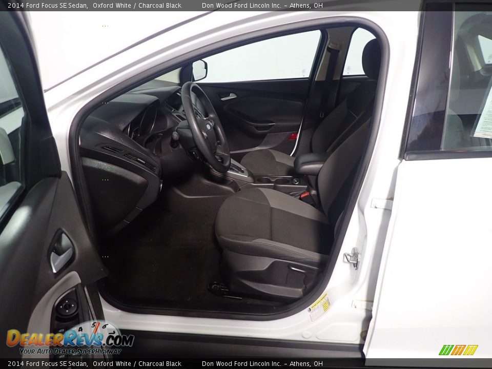 2014 Ford Focus SE Sedan Oxford White / Charcoal Black Photo #20