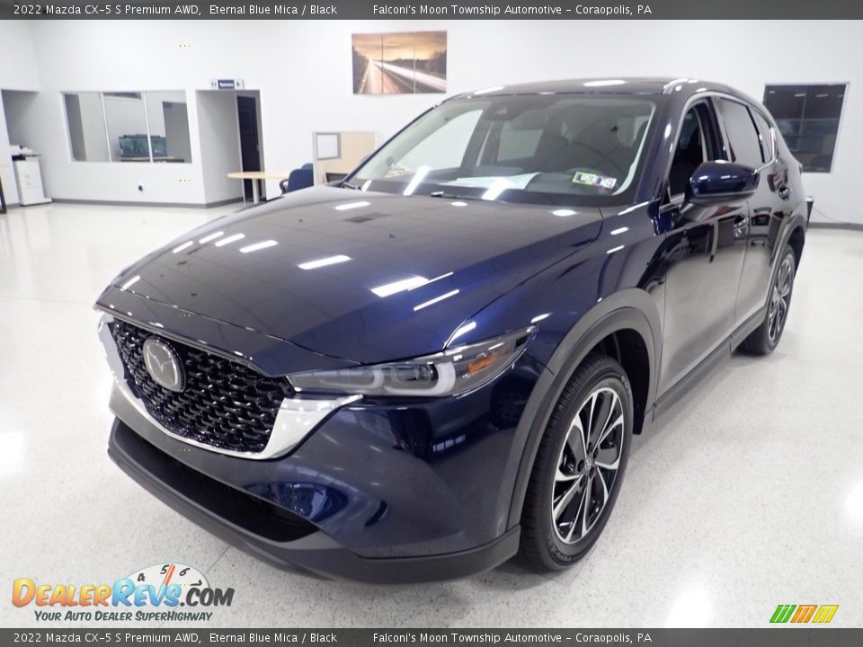 Front 3/4 View of 2022 Mazda CX-5 S Premium AWD Photo #7