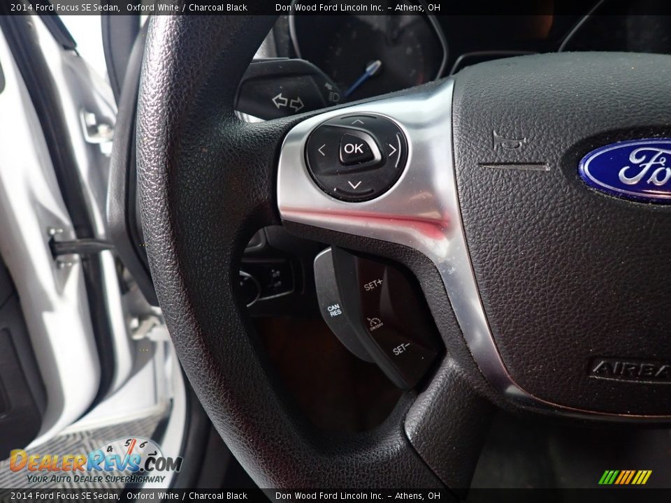 2014 Ford Focus SE Sedan Oxford White / Charcoal Black Photo #26