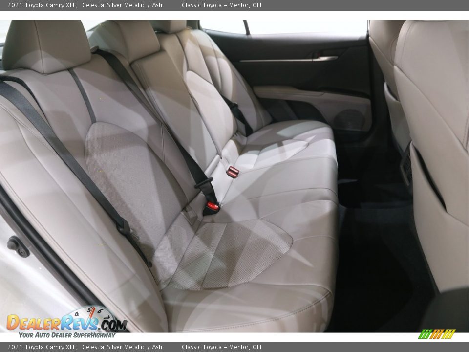 2021 Toyota Camry XLE Celestial Silver Metallic / Ash Photo #15