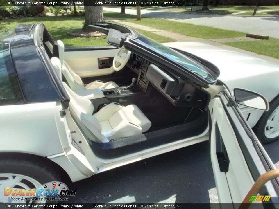 1988 Chevrolet Corvette Coupe White / White Photo #3