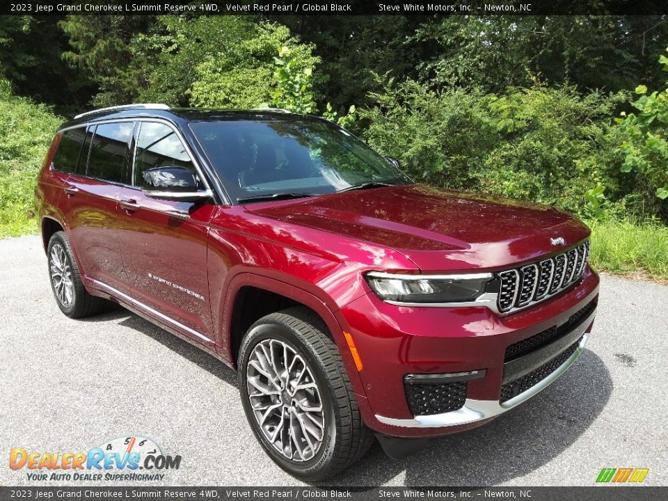 Front 3/4 View of 2023 Jeep Grand Cherokee L Summit Reserve 4WD Photo #4