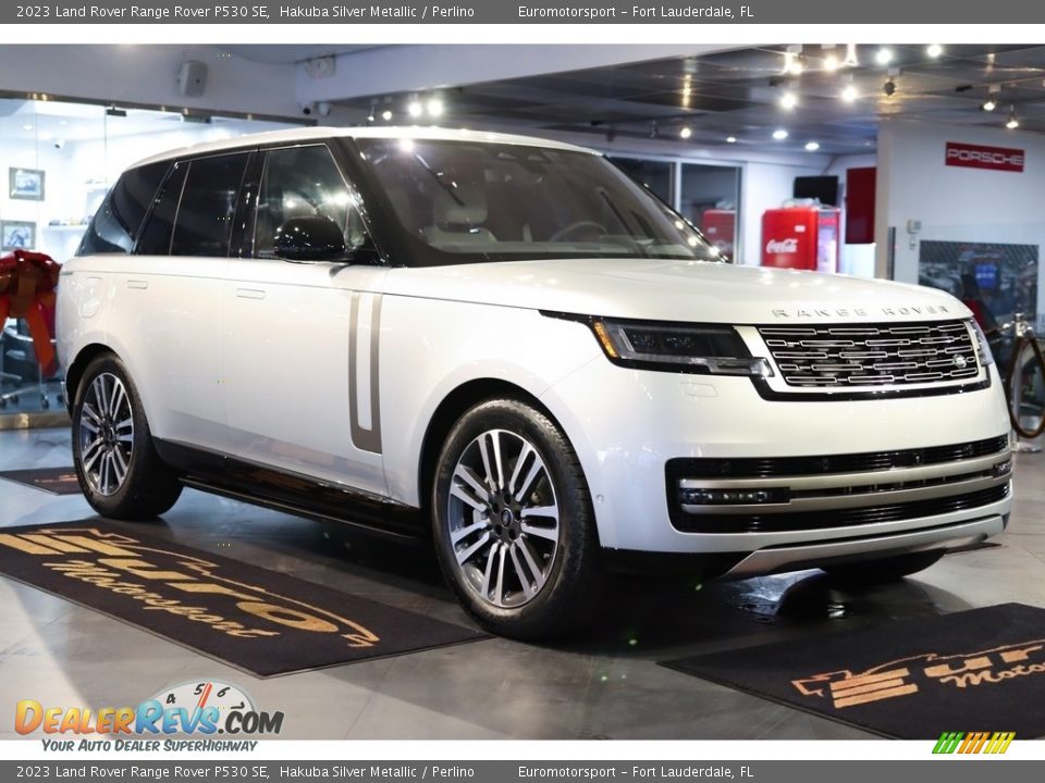 Front 3/4 View of 2023 Land Rover Range Rover P530 SE Photo #1