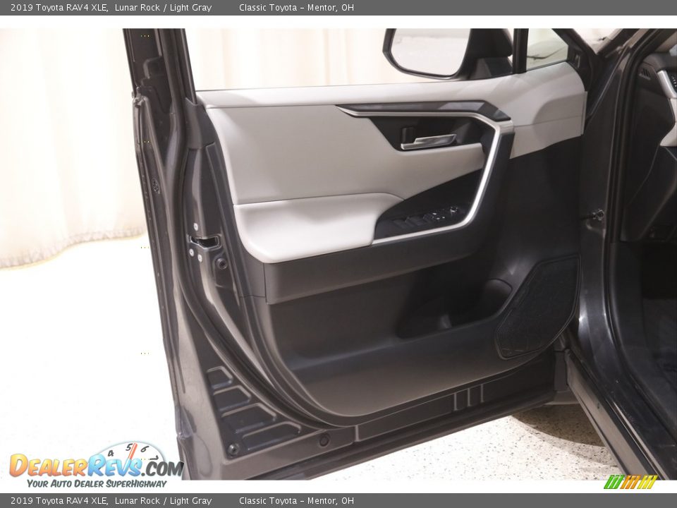 2019 Toyota RAV4 XLE Lunar Rock / Light Gray Photo #4