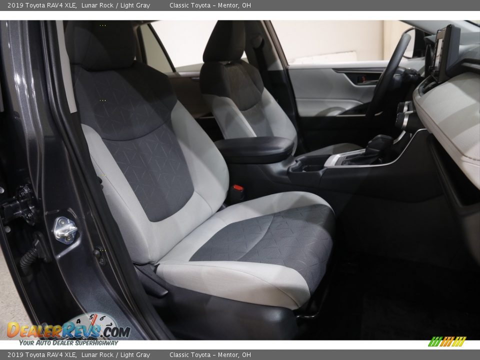 2019 Toyota RAV4 XLE Lunar Rock / Light Gray Photo #15