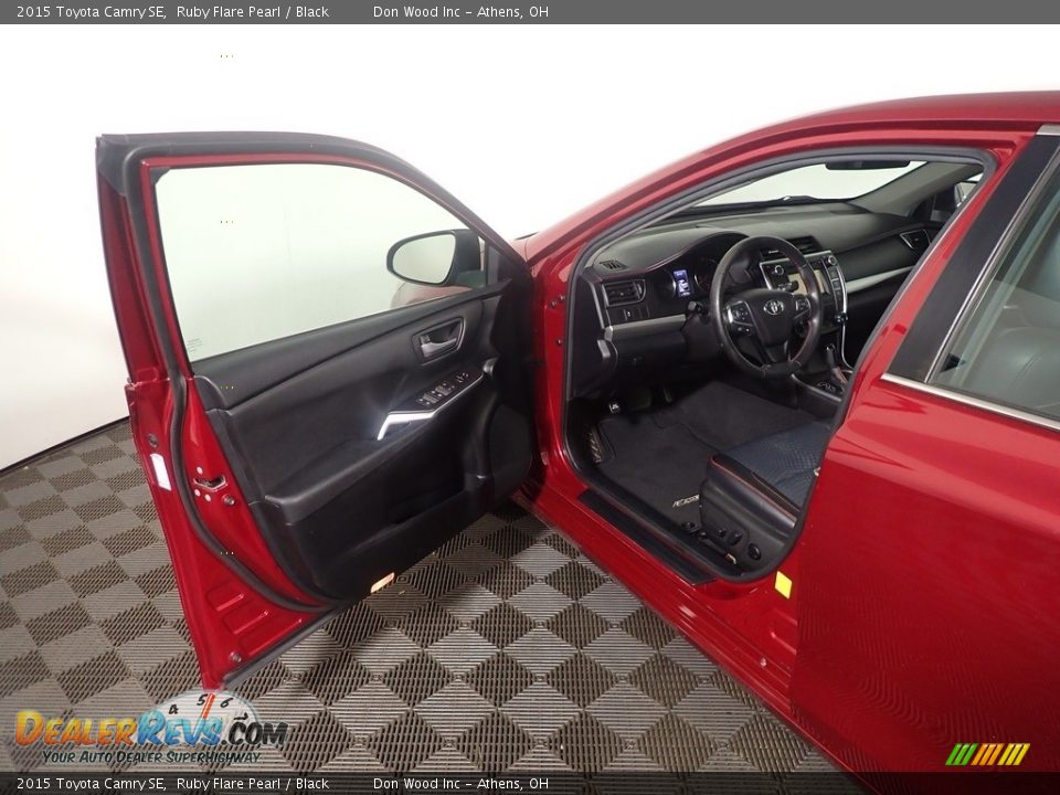 2015 Toyota Camry SE Ruby Flare Pearl / Black Photo #17