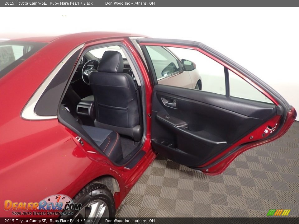 2015 Toyota Camry SE Ruby Flare Pearl / Black Photo #32
