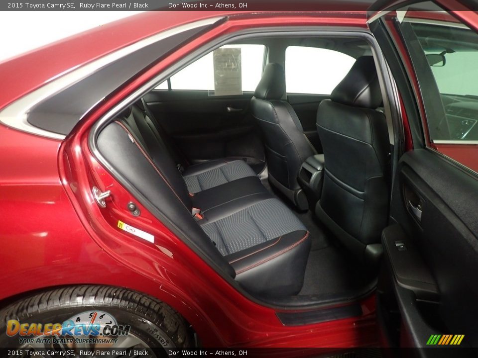 2015 Toyota Camry SE Ruby Flare Pearl / Black Photo #33
